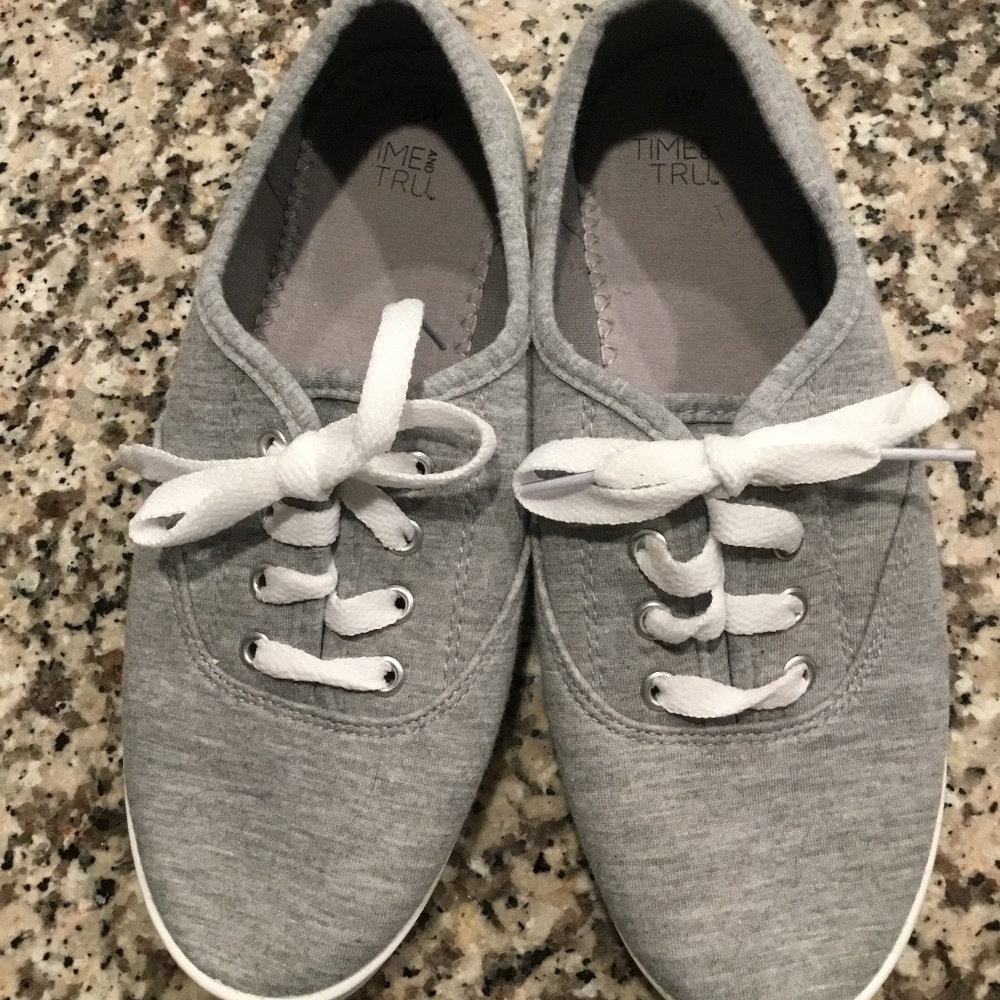 Time and Tru woman’s shoes size 6W